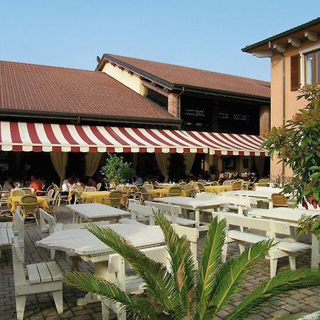 Camping Bella Italia Peschiera del Garda Bagian luar foto