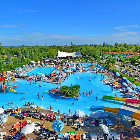 Camping Bella Italia Peschiera del Garda Bagian luar foto