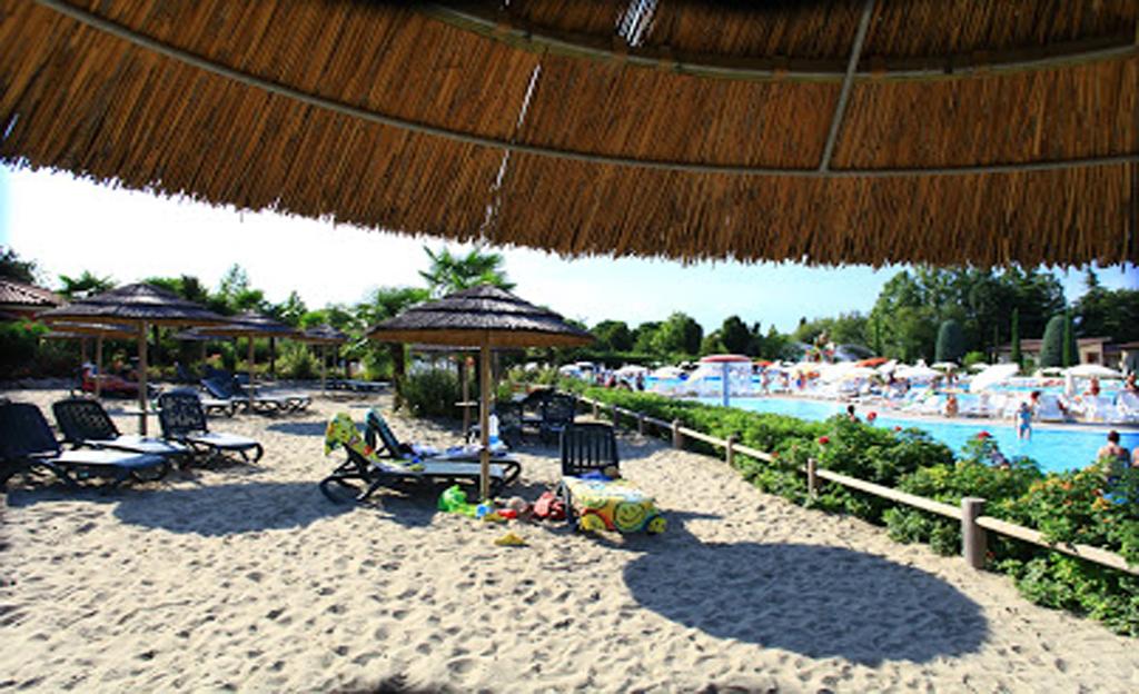 Camping Bella Italia Peschiera del Garda Bagian luar foto
