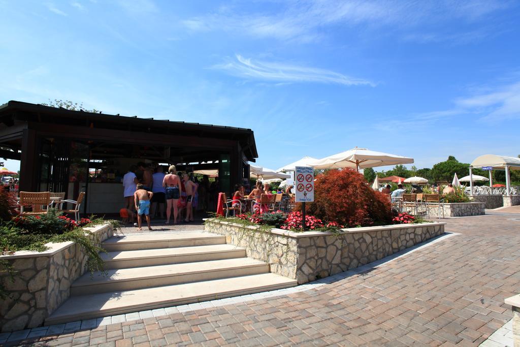 Camping Bella Italia Peschiera del Garda Bagian luar foto