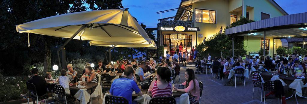 Camping Bella Italia Peschiera del Garda Bagian luar foto