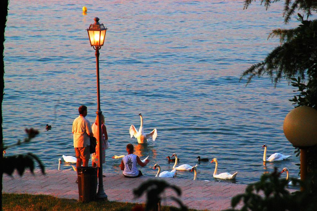 Camping Bella Italia Peschiera del Garda Bagian luar foto