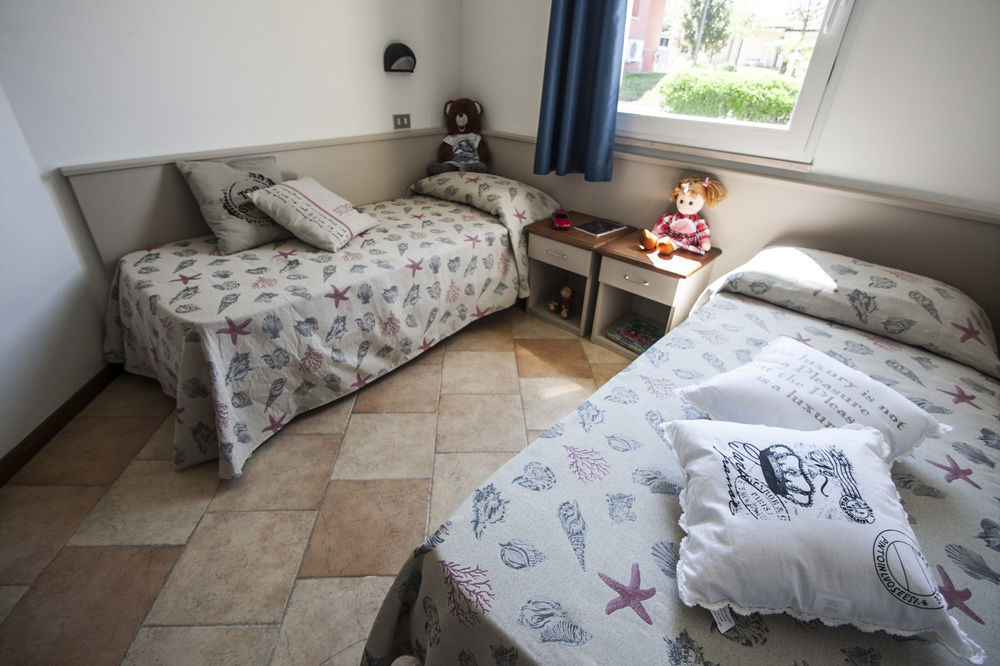 Camping Bella Italia Peschiera del Garda Bagian luar foto