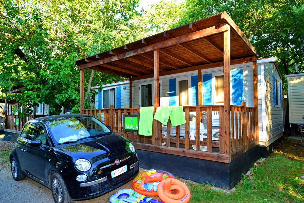 Camping Bella Italia Peschiera del Garda Bagian luar foto