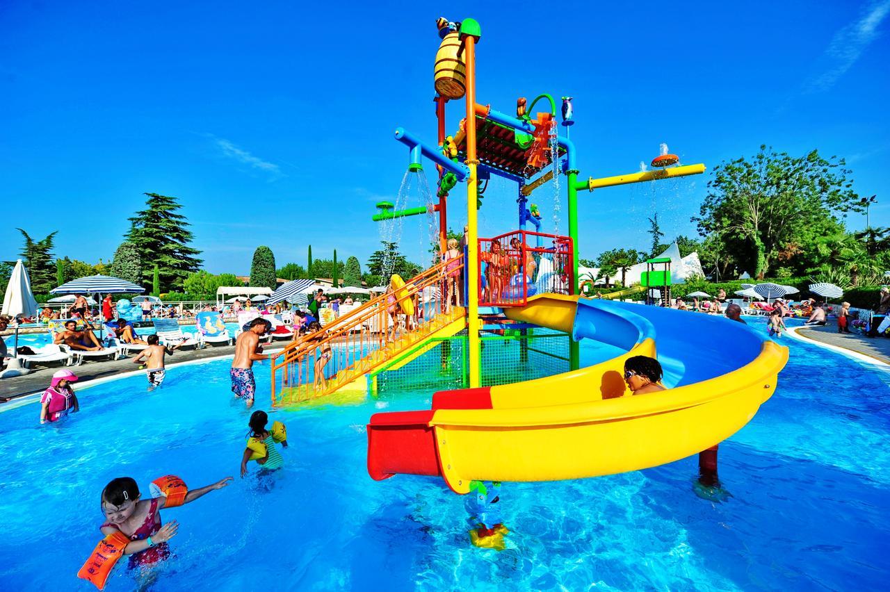 Camping Bella Italia Peschiera del Garda Bagian luar foto