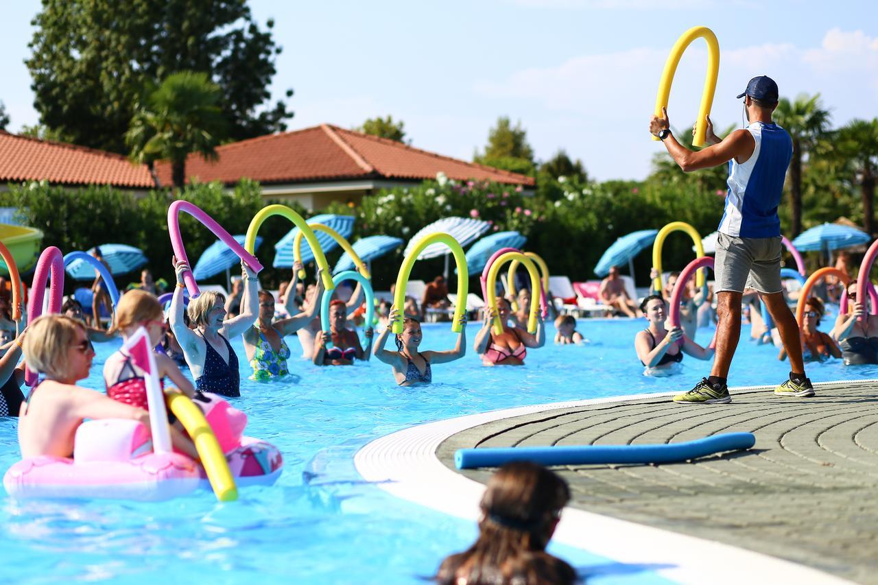 Camping Bella Italia Peschiera del Garda Bagian luar foto
