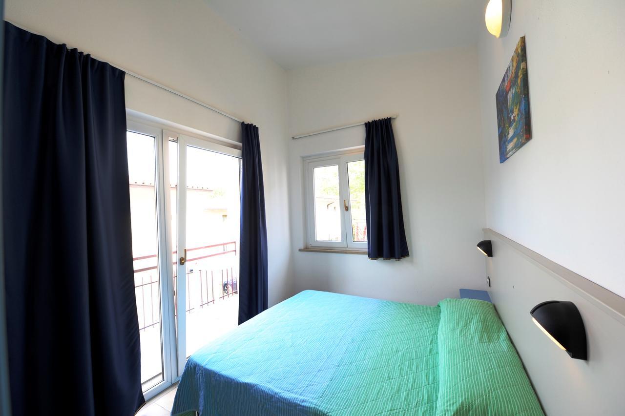 Camping Bella Italia Peschiera del Garda Bagian luar foto