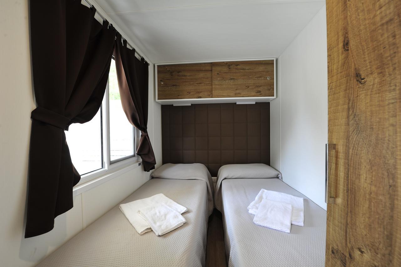 Camping Bella Italia Peschiera del Garda Bagian luar foto